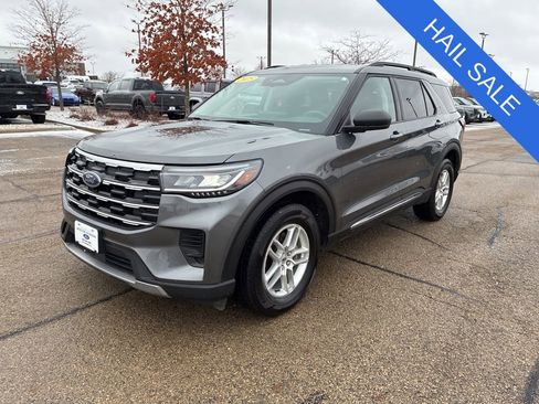 Used 2025 Ford Explorer Active AWD/4WD image 4