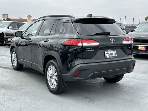Used 2025 Toyota Corolla Cross LE FWD image 4