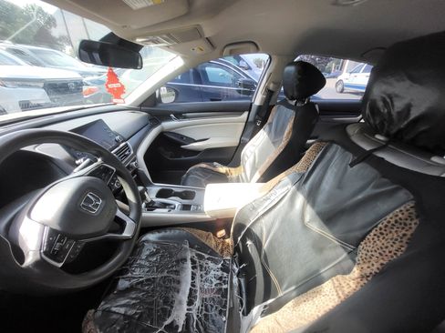 Used 2018 Honda Accord LX image 10