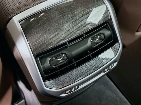 Used 2025 BMW i7 eDrive50 w/ Executive Package image 18