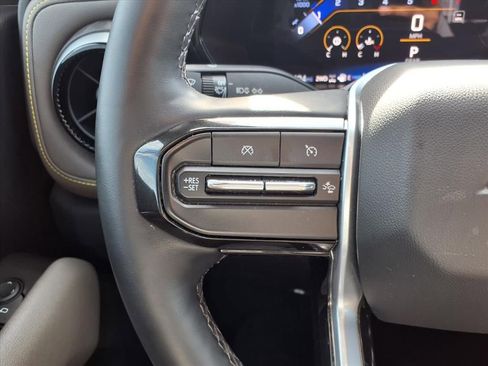 Used 2024 Chevrolet Colorado ZR2 w/ ZR2 Convenience Package III AWD/4WD image 17