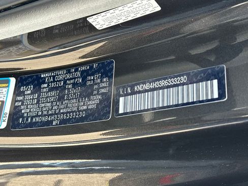 Used 2024 Kia Carnival LX image 22