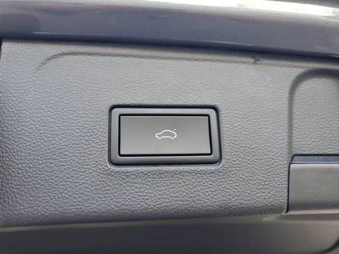 Certified 2022 Volkswagen Atlas SE w/ Panoramic Sunroof Package image 12