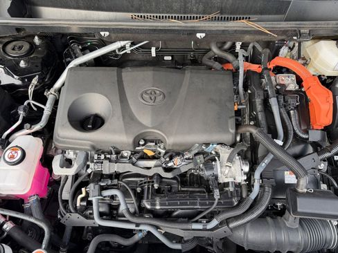 Used 2025 Toyota RAV4 LE image 31