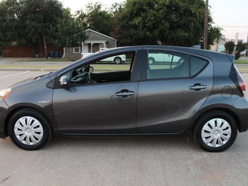 Used 2016 Toyota Prius C Two FWD image 11