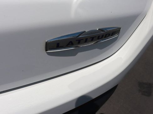 Used 2022 Jeep Compass Latitude FWD image 6
