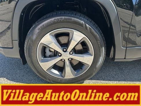 Used 2019 Jeep Cherokee Limited w/ Trailer Tow Group AWD/4WD image 11