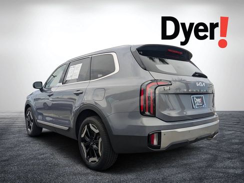 Used 2024 Kia Telluride EX w/ EX Captain's Chair Package FWD image 7