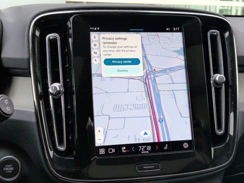 Used 2025 Volvo XC40 B5 Core image 25