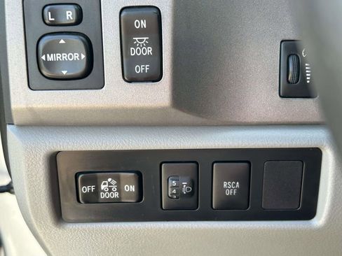 Used 2011 Toyota Tundra 4x4 CrewMax w/ Tow Pkg image 16