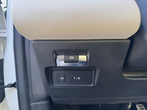 New 2023 Land Rover Discovery Sport S R-Dynamic image 14