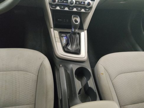 Used 2020 Hyundai Elantra SE FWD image 26