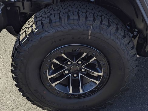 New 2026 Jeep Wrangler Unlimited Rubicon w/ Xtreme 35 Tire Package AWD/4WD image 7