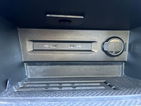 Certified 2025 Volkswagen Taos SEL AWD/4WD image 15