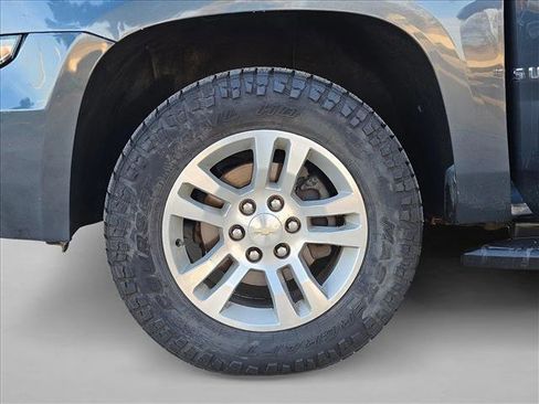 Used 2020 Chevrolet Suburban LT image 25