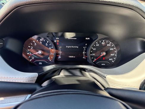 Used 2025 Jeep Compass Limited image 10