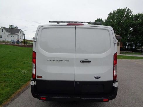 Used 2018 Ford Transit 250 130 Low Roof RWD image 4