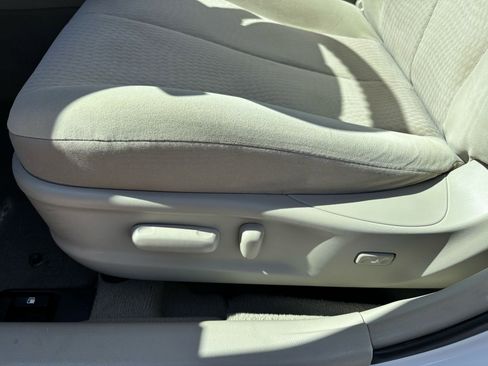 Used 2010 Toyota Camry LE image 15