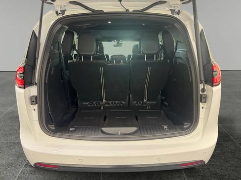 Used 2025 Chrysler Pacifica Limited AWD/4WD image 15