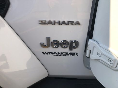 Used 2021 Jeep Wrangler Unlimited Sahara w/ Uconnect 4C Nav & Sound Group AWD/4WD image 24