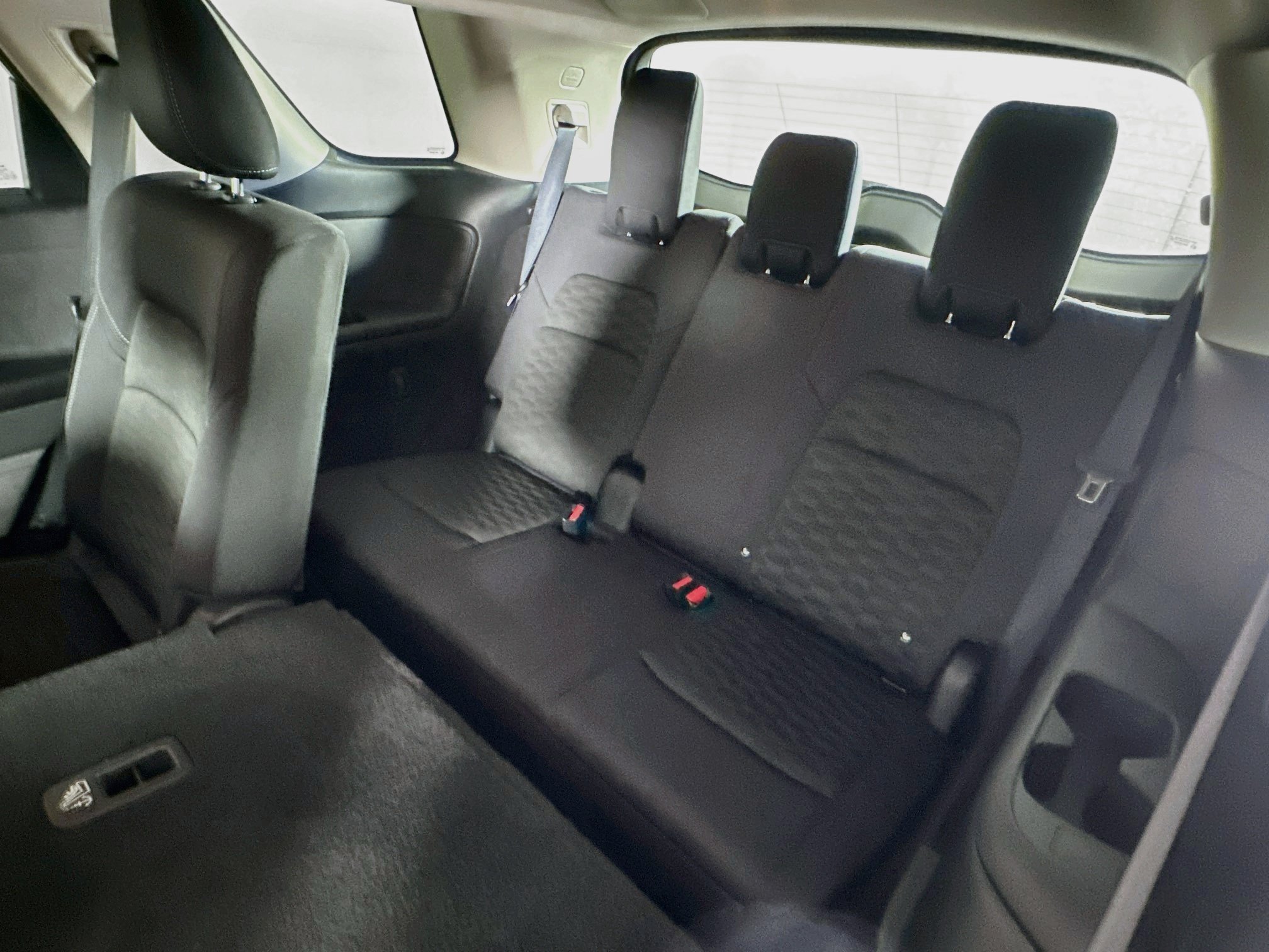 Used 2025 Nissan Pathfinder SV FWD image 28