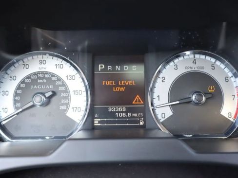 Used 2011 Jaguar XF Premium image 26