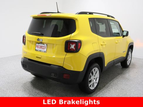 Used 2023 Jeep Renegade Latitude w/ Sun & Fun Group image 7