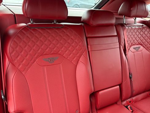Used 2021 Bentley Bentayga AWD/4WD image 47