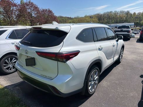 Used 2021 Toyota Highlander Limited AWD/4WD image 3