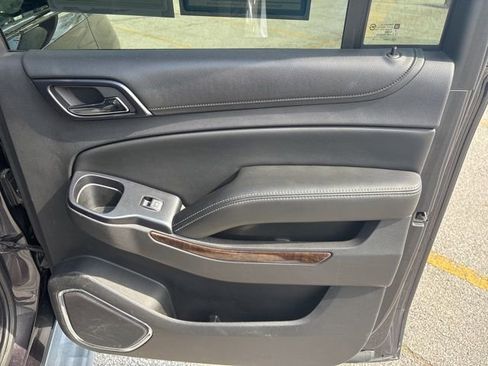 Used 2015 Chevrolet Suburban LT image 11