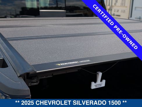 Used 2025 Chevrolet Silverado 1500 High Country w/ Midnight Edition AWD/4WD image 15