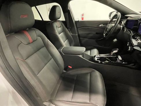 Used 2025 Chevrolet Trax RS FWD image 27