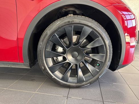 Used 2022 Tesla Model Y Long Range image 57