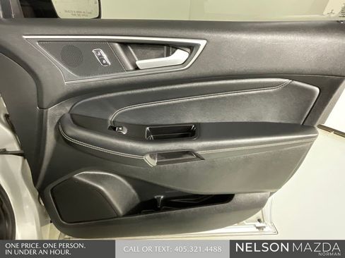 Used 2018 Ford Edge Titanium image 20