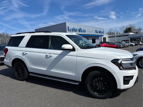 Used 2023 Ford Expedition XLT image 3