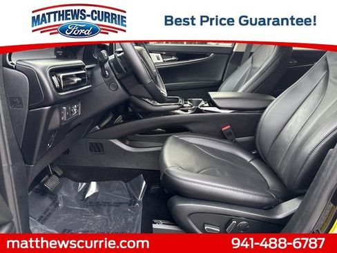 Used 2022 Lincoln Nautilus Reserve w/ Equipment Group 202A image 9