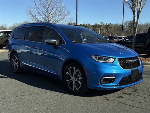 New 2026 Chrysler Pacifica Pinnacle image 14
