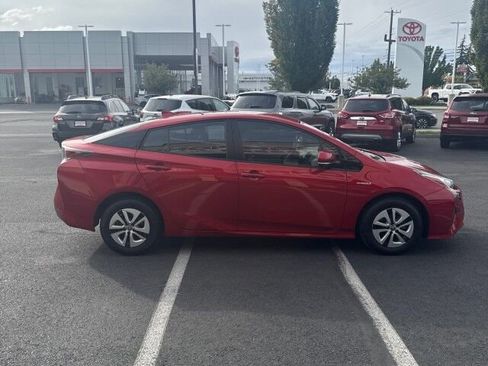 Used 2018 Toyota Prius Two image 5