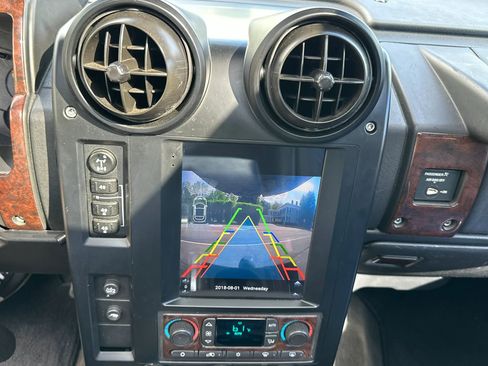 Used 2005 HUMMER H2 SUT w/ Preferred Equipment Group AWD/4WD image 23