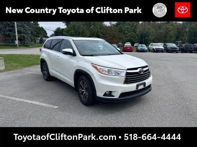 Used 2016 Toyota Highlander XLE AWD/4WD image 1