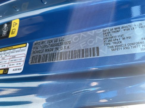 New 2025 Jeep Gladiator Sport image 39