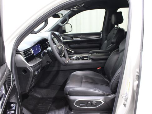 Used 2022 Jeep Wagoneer Series III AWD/4WD image 3
