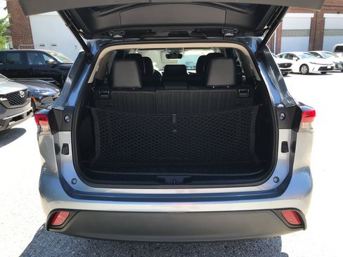 Certified 2022 Toyota Highlander XLE AWD/4WD image 30