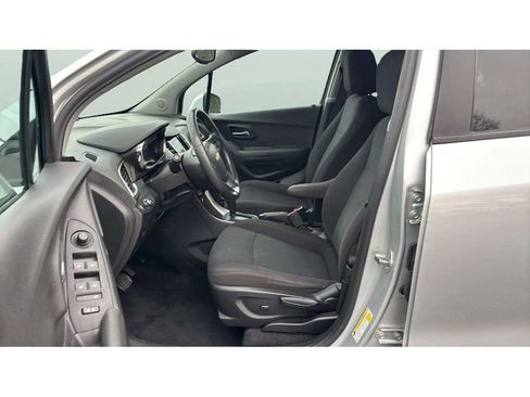 Used 2020 Chevrolet Trax LS w/ Tint and Cruise Package image 10