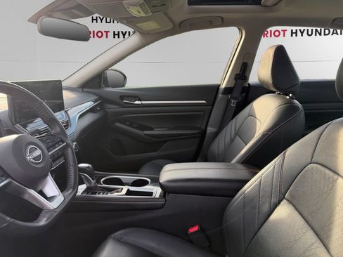 Used 2024 Nissan Altima 2.5 SR w/ SR Premium Package FWD image 9