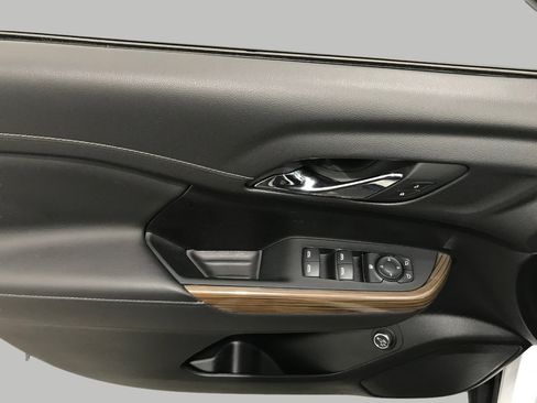 Certified 2023 GMC Acadia SLE w/ Driver Convenience Package image 28