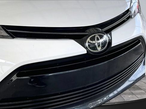 Used 2018 Toyota Corolla LE FWD image 29