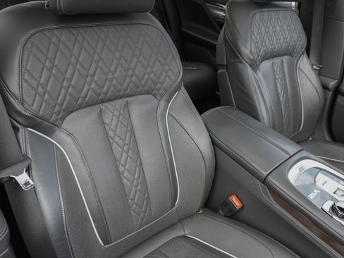 Certified 2022 BMW M760i xDrive w/ Luxury Rear Seating Package image 14