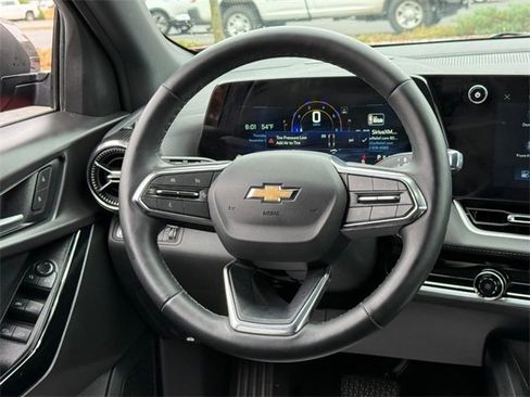 Used 2025 Chevrolet Equinox LT w/ Safety and Technology Package image 12