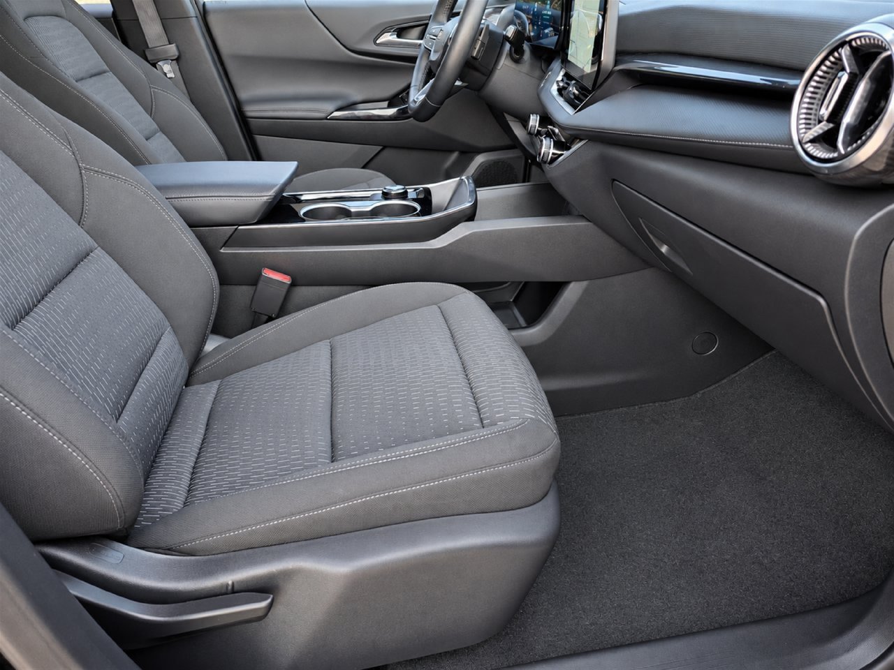 Used 2026 Chevrolet Equinox LT FWD image 29